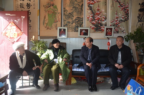 1677478178882198.jpg 慰問(wèn)胡雙喜同志.jpg